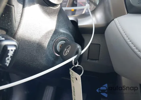 2015 Toyota Rav4 Xle z USA, uszkodzony, nr VIN JTMWFREV1FJ041144